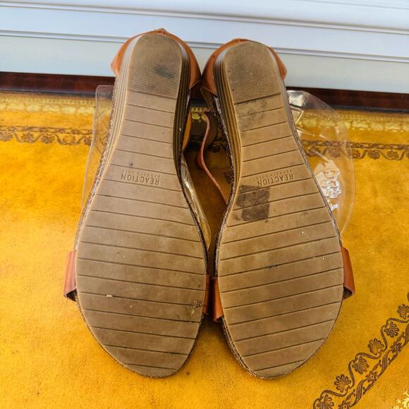 Kenneth Cole Great City Gal Toffee Cognac Vegan Leather Wedge T-Strap Sandals 8 - Picture 12 of 13